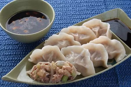 Ở Trung Quốc vào dịp Tết bánh sủi cảo không bao giờ thiếu trong bữa ăn.