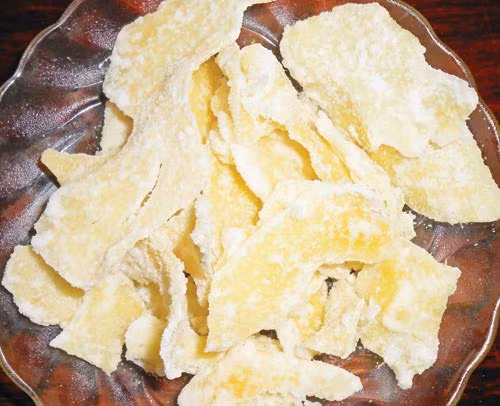 Ăn quá nhiều mứt gừng có thể khiến bạn bị ngứa rát hoặc khô da. Bạn có thể ngứa một số chỗ hoặc cả một mảng da rộng tùy độ nhạy cảm của cơ thể.