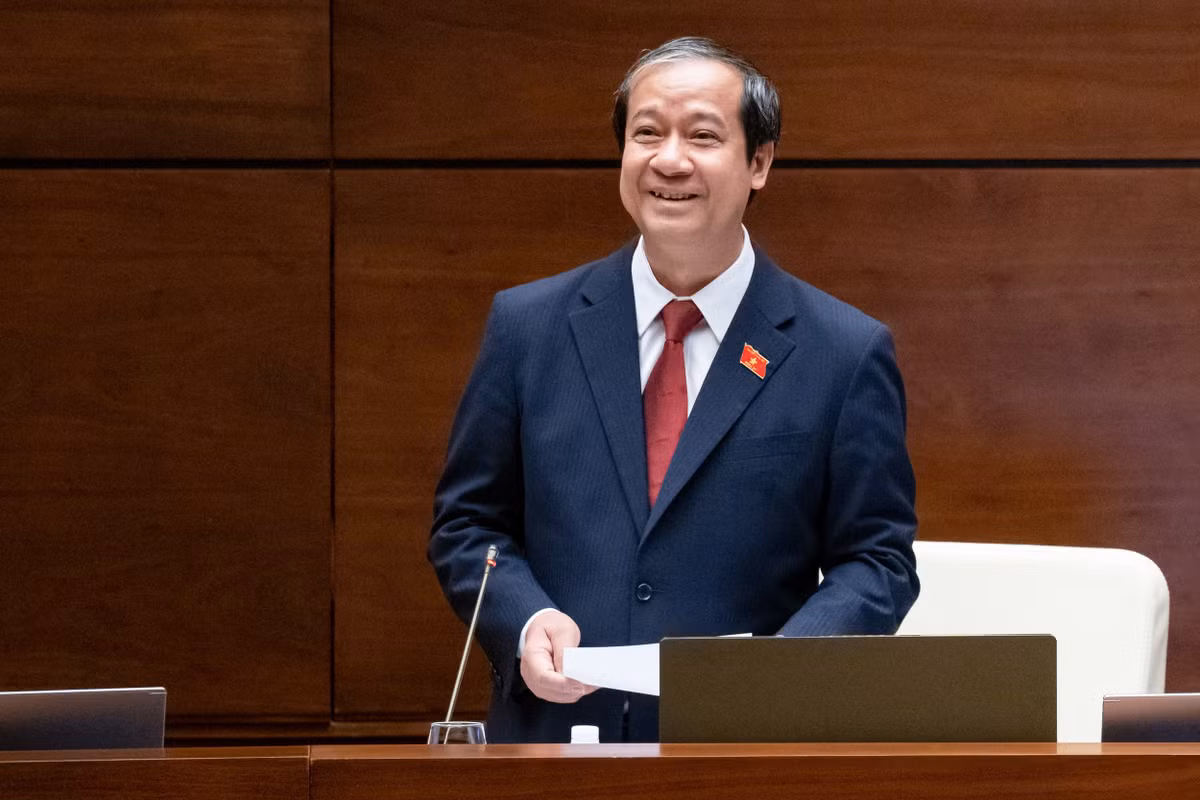 Bộ trưởng Nguyễn Kim Sơn giải trình lý do lương nhà giáo xếp cao nhất Bo truong Nguyen Kim Son giai trinh ly do luong nha giao xep cao nhat