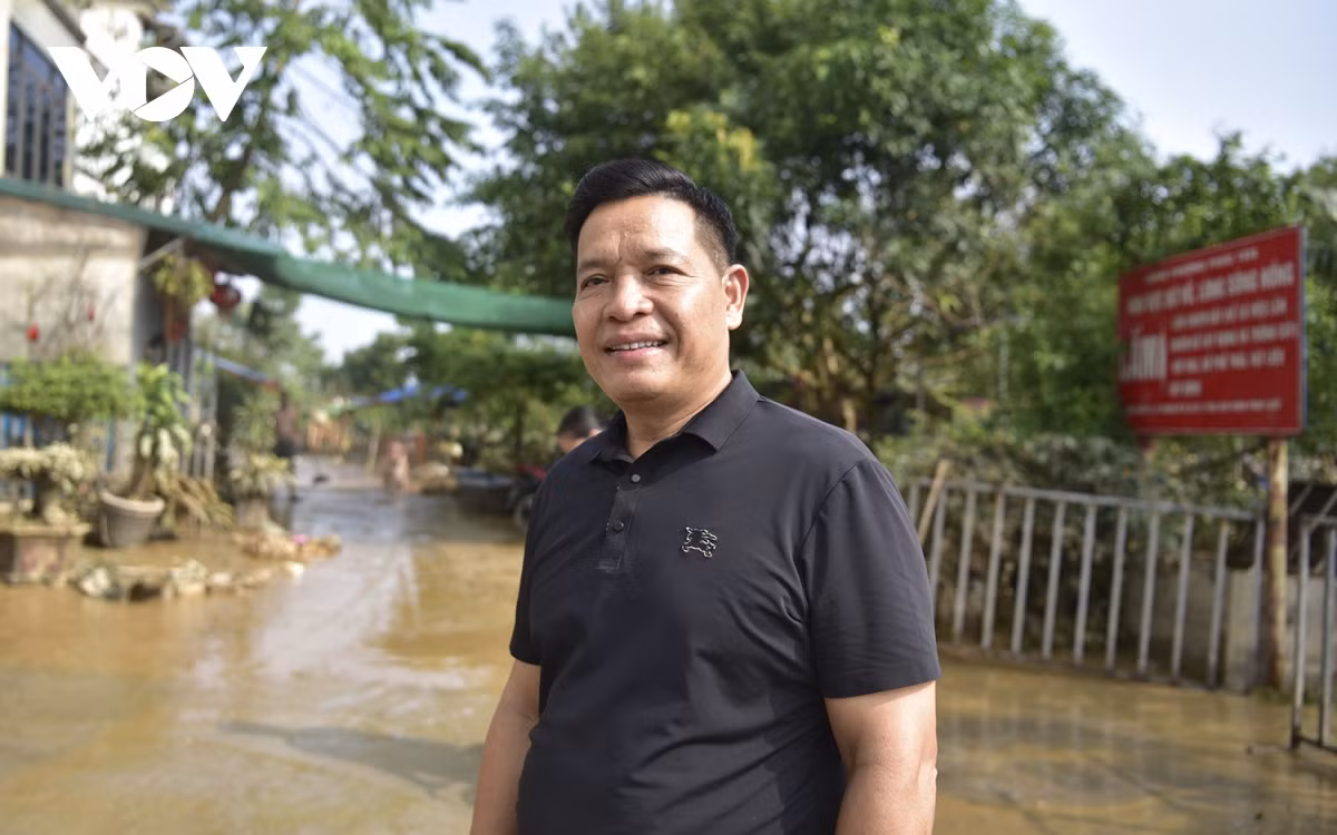 Ông Nguyễn Thành Công, Phó Chủ tịch UBND phường Phúc Tân chia sẻ, trước khi lũ về, thực hiện chỉ đạo của Thành ủy, UBND thành phố và Quận ủy, UBND quận Hoàn Kiếm, UBND phường đã di dời toàn bộ hộ dân khu vực bờ sông Hồng vào nơi an toàn. UBND phường đã bố trí 3 điểm tạm trú, một là trường Tiểu học Phúc Tân, 2 là Trung tâm Thể dục thể thao quận và địa điểm 360 Phúc Tân. Sau khi lũ rút, lãnh đạo Quận ủy, UBND quận đã chỉ đạo các lực lượng về phường Phúc Tân và phường Chương Dương hỗ trợ công tác vệ sinh môi trường để tránh dịch bệnh và ô nhiễm rác thải.