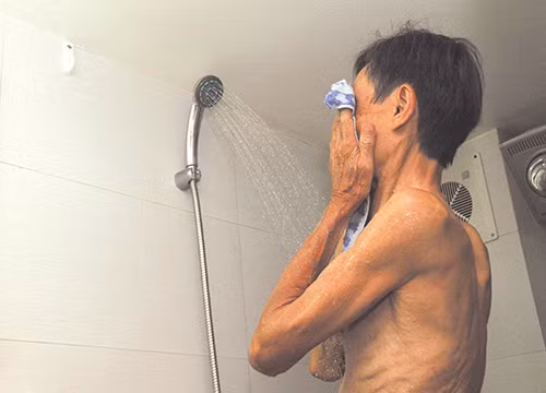 Bí quyết giảm mùi người già hiệu quả Bi quyet giam mui nguoi gia hiẹu quả