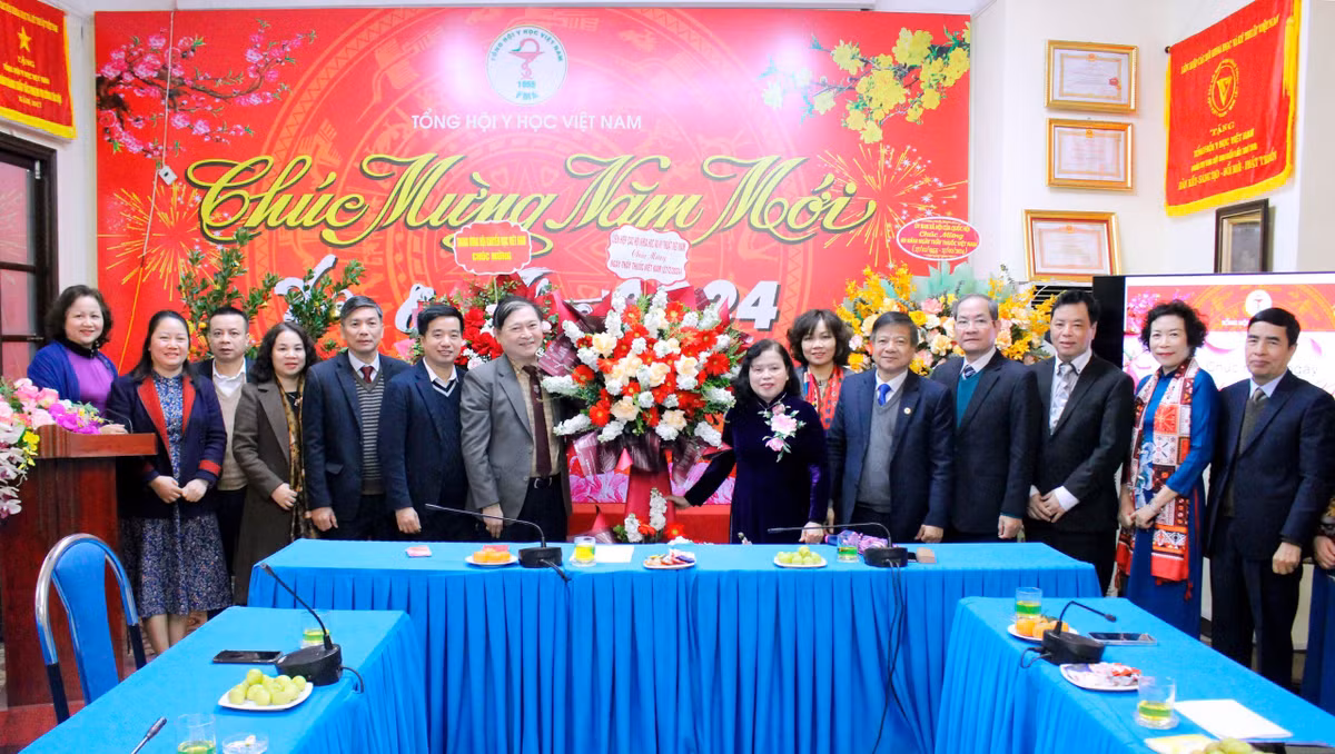 Chu tich Phan Xuan Dung chuc mung ngay Thay thuoc Viet Nam