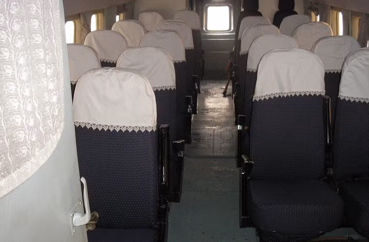 Khả năng mang tải của Mi-172 tương đương Mi-171 vì dẫu sao nó phát triển dựa trên khung thân cơ sở Mi-8. Ảnh: Cabin khá tiện nghi của trực thăng Mi-172.