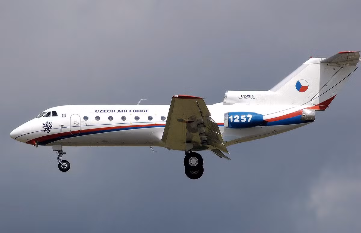 Với đội bay VIP, gần như chắc chắn Czech sẽ dừng hoạt động các máy bay chở khách tầm gần Yak-40 thời Liên Xô khi mà nay họ đã có các máy bay CL-601 (Canada) và Airbus A319 CJW tiện nghi, hiện đại hơn hẳn. Nguồn ảnh: Wikipedia