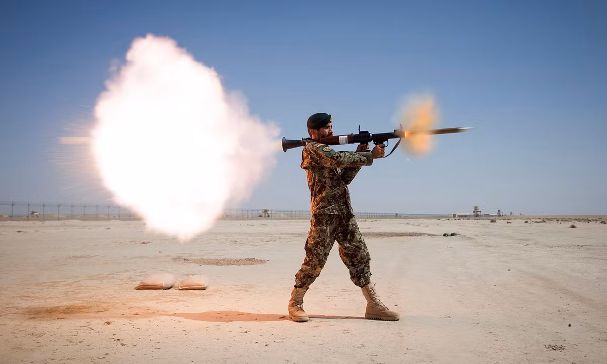 Đến cả dòng súng phóng lựu chống tăng RPG-7 cũng có nguy cơ về hưu dù chúng vẫn là thứ vũ khí hữu dụng và được đánh giá cao trên thế giới. Phương án thay thế cao nhất mà Czech chọn dường như là Carl Gustav M4. Nguồn ảnh: Wikipedia