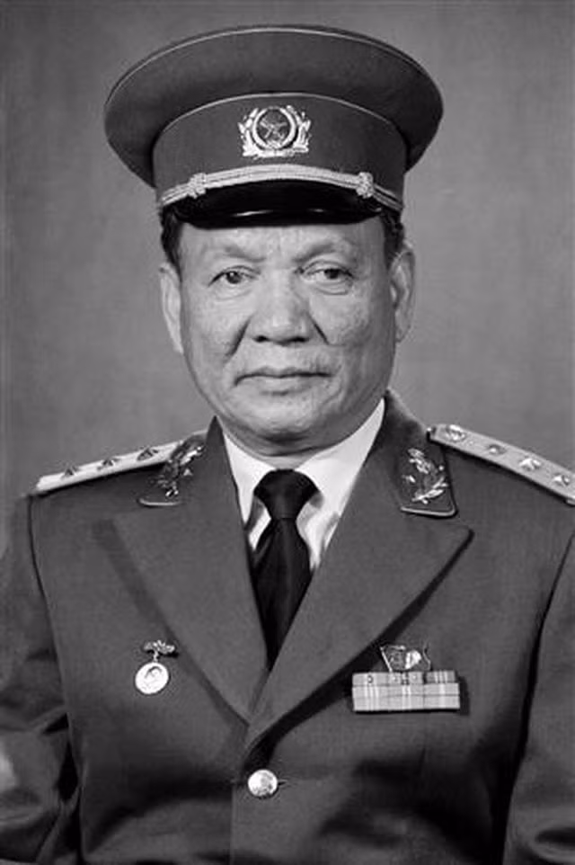 Vinh biet Dai tuong Le Duc Anh - Nha lanh dao suot doi vi nuoc, vi dan