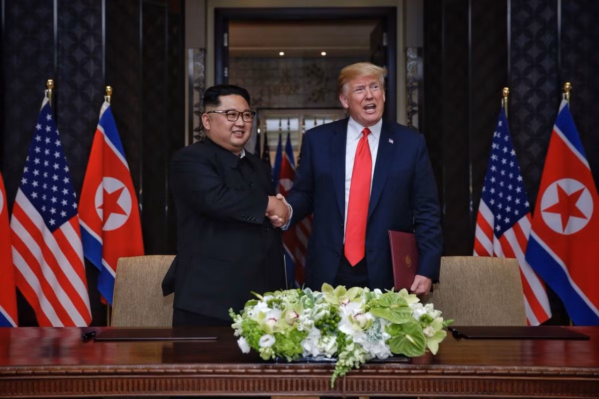 Tổng thống Trump cho biết ông không vội vàng về phi hạt nhân hoá Triều Tiên, mà chỉ muốn Triều Tiên không thử vũ khí hạt nhân và tên lửa đạn đạo nữa. Trong khi ấy, Chủ tịch Kim Jong-un đến Hà Nội gặp Tổng thống Trump lần thứ hai với thiện chí đàm phán với Tổng thống Trump và hy vọng cuộc gặp giữa hai bên sẽ đạt được kết quả tốt đẹp.