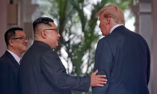 Khi tham gia cuộc gặp thượng đỉnh lần đầu tiên tổ chức tại Singapore, Tổng thống Trump và Chủ tịch Kim Jong-un đều thể hiện thiện chí và cùng muốn gây dựng được "mối quan hệ tốt đẹp" giữa Mỹ và Triều Tiên.