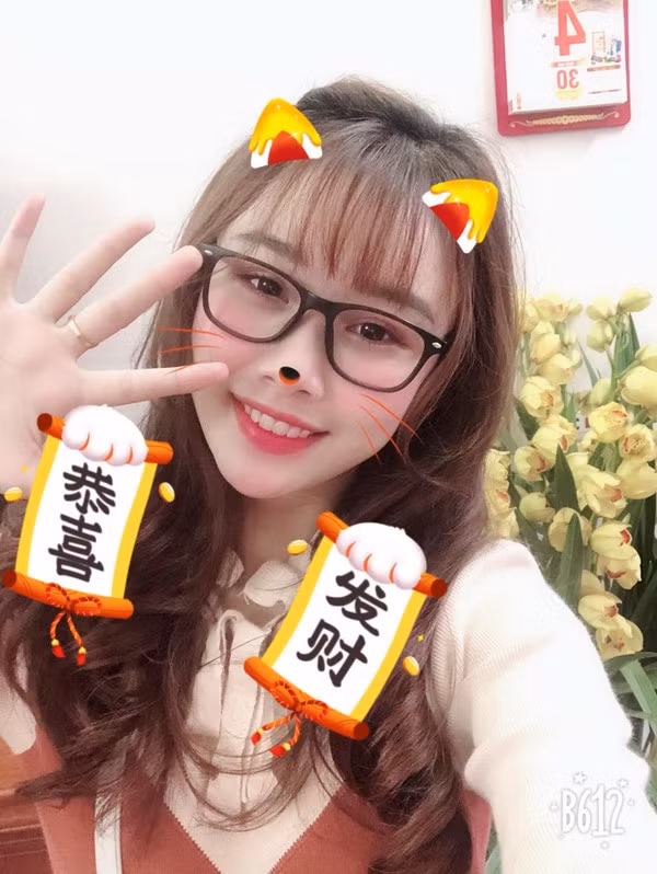 Trang Nhung, người yêu Văn Toàn xinh xắn đón Tết.