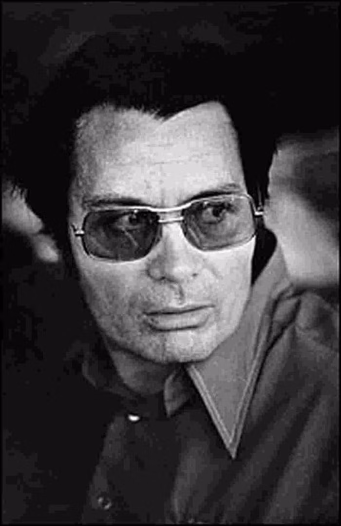 Cho đến nay, sự kiện gần 1.000 người tự sát tập thể ở Jonestown, Guyana năm 1978 khiến nhiều người khiếp sợ. Thảm kịch này bắt đầu bằng việc Jim Jones thành lập Đền Hội Chúng tại Indianna năm 1956.