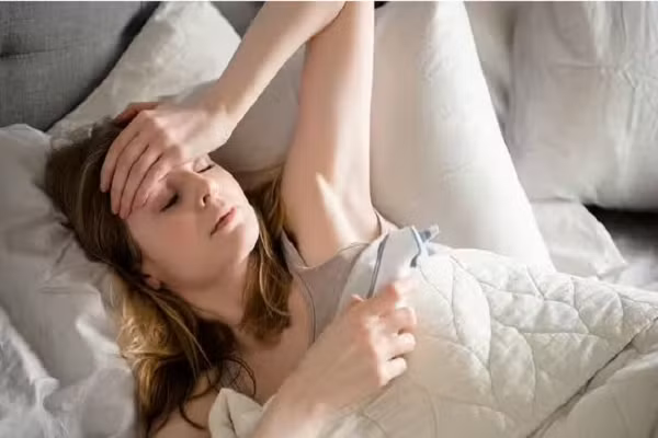 Dấu hiệu xơ gan dễ nhầm với say nắng ít người biết Dau hieu xo gan de nham voi say nang it nguoi biet