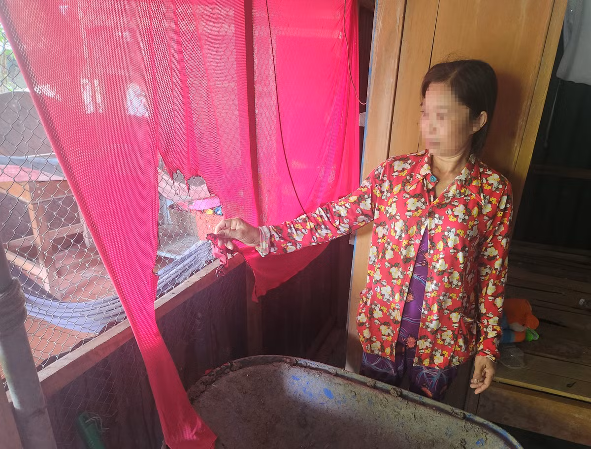 Bé gái 11 tuổi ở An Giang nghi bị cha dượng siết cổ - Hình 2 Be gai 11 tuoi o An Giang nghi bi cha duong siet co-Hinh-2