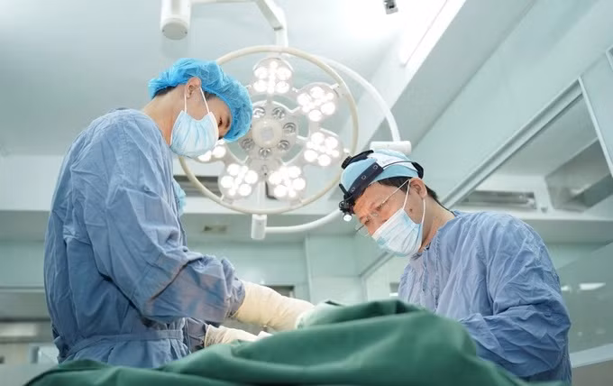 Ap xe va nhieu bien chung dang so sau tiem filler nang nguc-Hinh-3