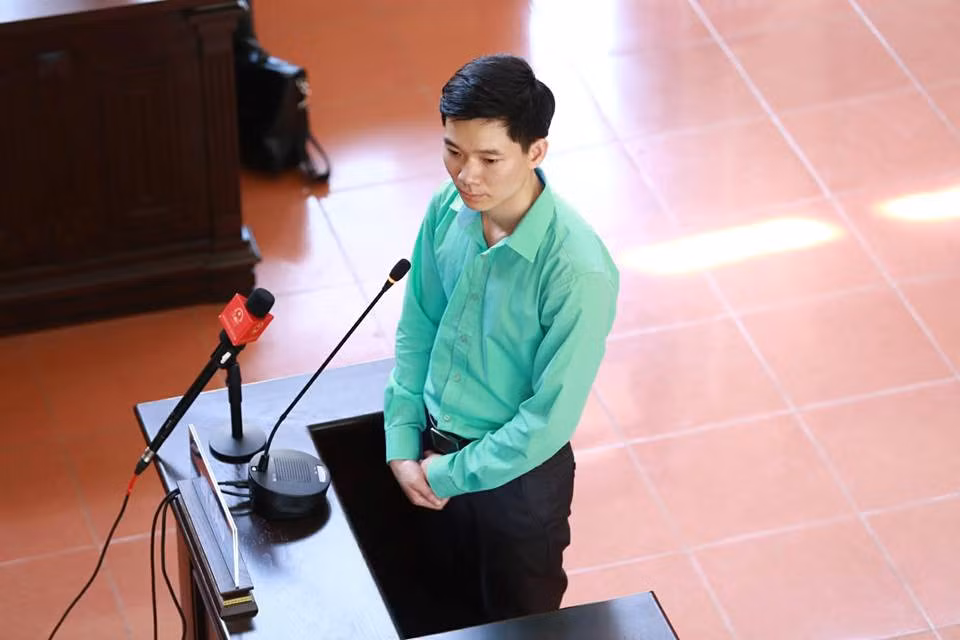 Bác sĩ Hoàng Công Lương tại phiên tòa xét xử.