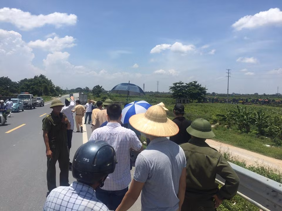 Cơ quan chức năng khám nghiệm lại hiện trường vào trưa ngày 20/6.