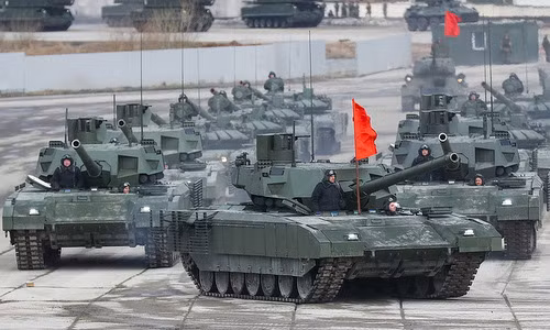 Theo các nguồn tin không chính thức, giá thành của một chiếc xe tăng Armata xấp xỉ 400 triệu ruble, tức là nhiều hơn gấp đôi so với chiếc tăng Leopard 2 của Đức và cao hơn khoảng 60-75% so với xe tăng Leclerc của Pháp và xe tăng M-1 Abrams của Mỹ.