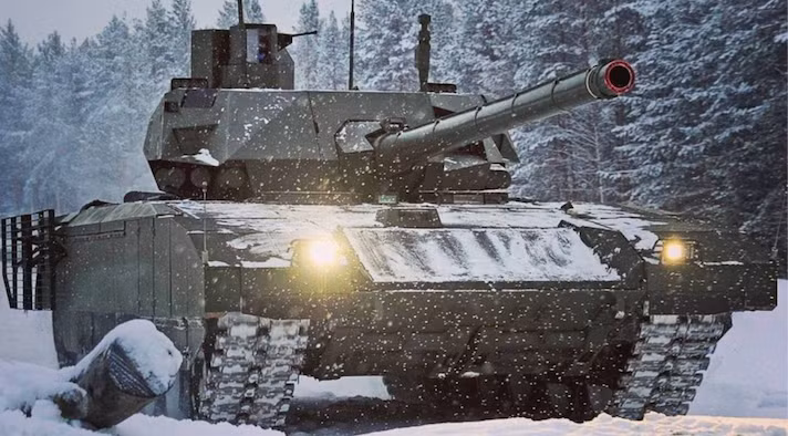 Cũng do giá thành của T-14 Armata quá cao, không cho phép sản xuất với số lượng lớn, nên như một phương án thay thế, Nga đã tiếp tục đặt hàng các xe tăng T-90M cùng các phiên bản tiên tiến hơn khác của T-90. Dù giá thành của các xe tăng này lên đến 4,5 triệu USD mỗi chiếc, nhưng chúng vẫn rẻ hơn xe tăng Armata.