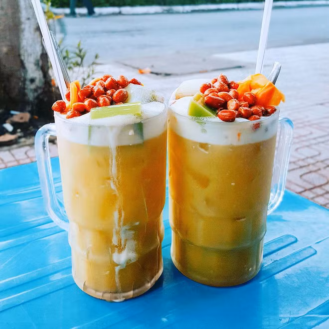 Ngoài ra nó còn được biến tấu thành một loại thức uống có hương vị từ trái cây hay những thứ topping ăn kèm rất độc đáo.