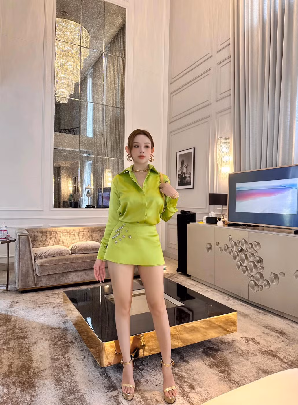 Cộng đồng mạng cũng cho rằng, để có được body này, hẳn cô nàng đã phải luyện tập cũng như ăn uống cực nghiêm ngặt.