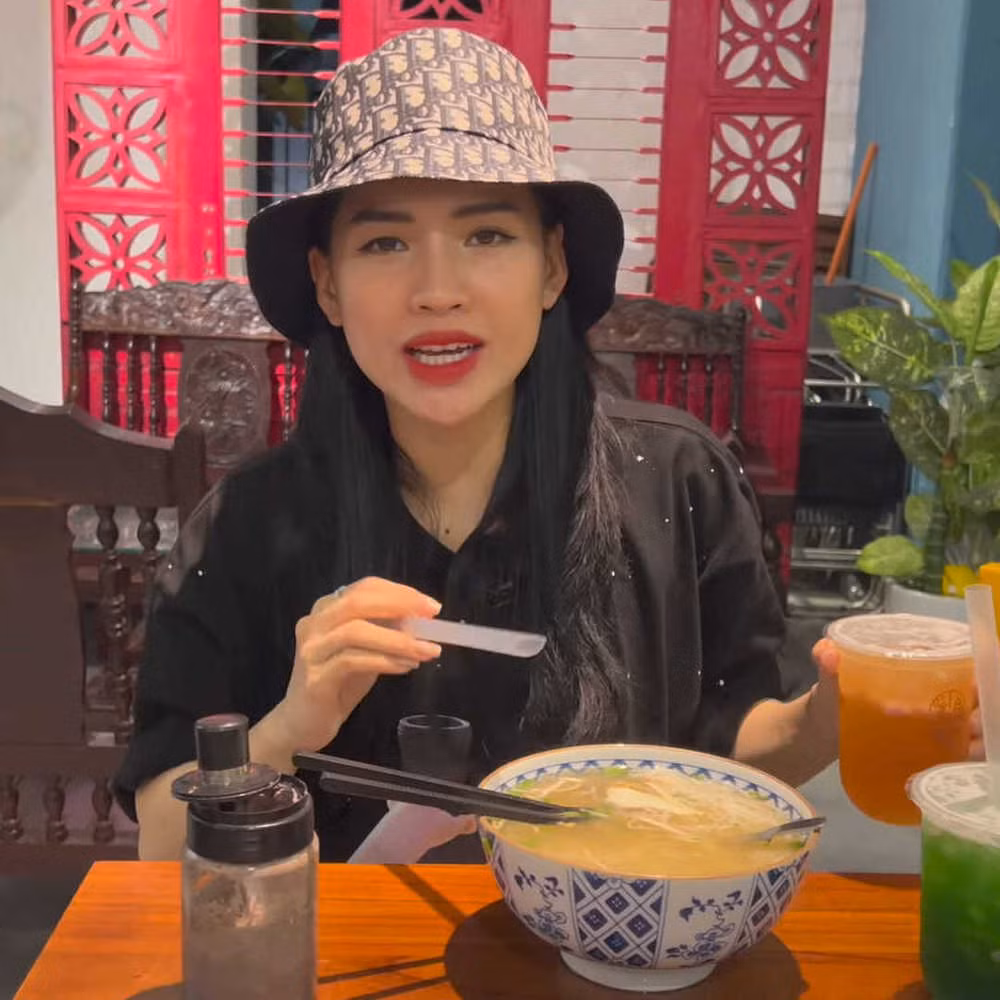 Tại đây, Võ Hà Linh mong muốn được sửa sai những lỗi lầm đã gây ra. Cụ thể, cô sẽ ghi nhận tất cả đóng góp và sẽ chú ý hơn về biểu cảm gương mặt cũng như tông giọng trong các video review.