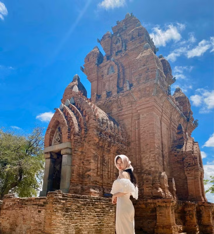 Ninh Thuận là một điểm du lịch hoang sơ đầy cảnh đẹp chưa được khai phá. Nếu ai yêu thiên nhiên, trong dịp nghỉ lễ này đừng bỏ qua vùng biển nhỏ đầy nắng và gió. Ảnh: Thu Hương