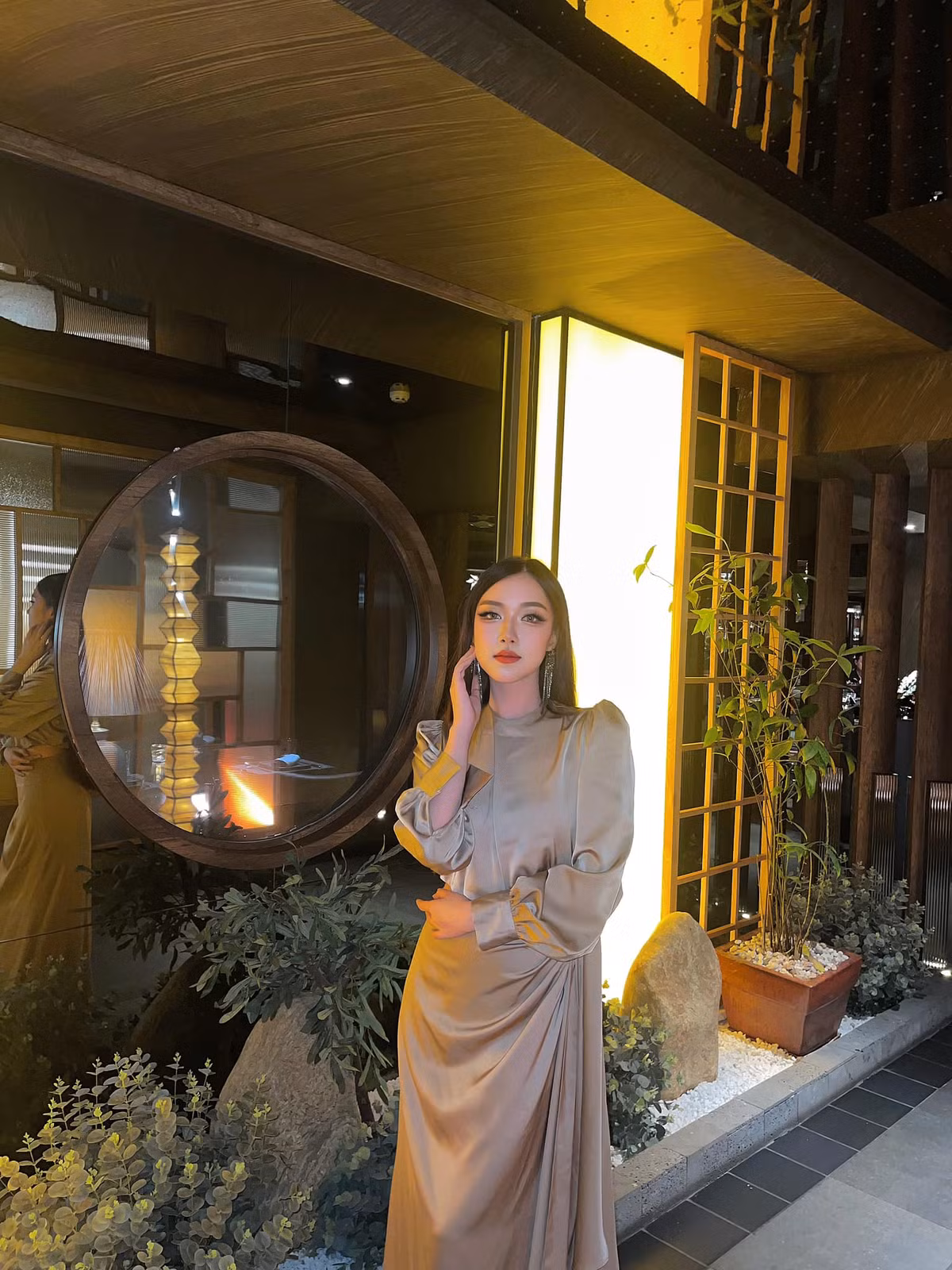 Hot girl Sài thành đã được biết đến là người mẫu ảnh nổi tiếng. Ngoài ra, cô còn hoạt động nghệ thuật với vai trò ca sĩ, diễn viên lồng tiếng và là gương mặt quen thuộc trong các MV ca nhạc.