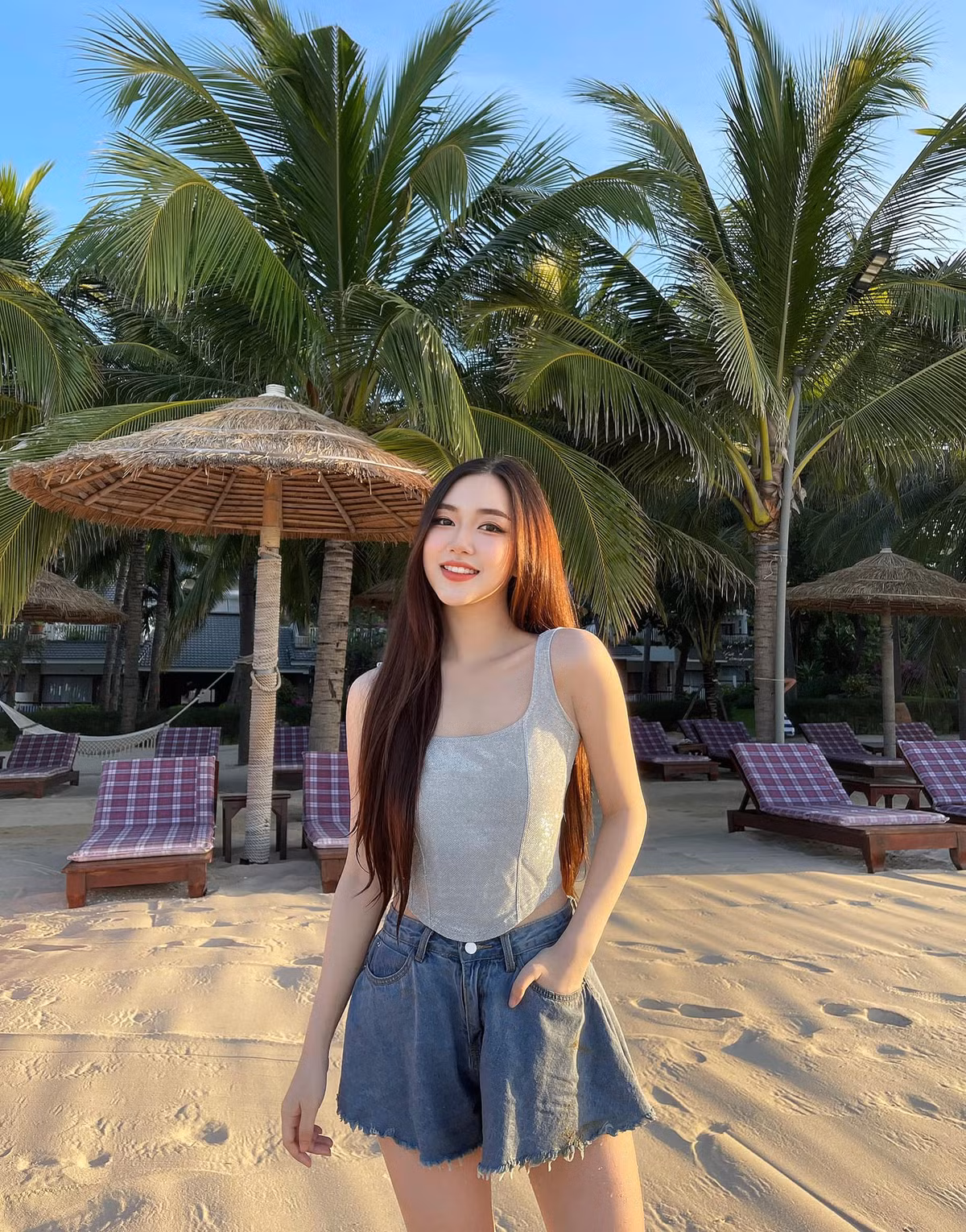 Không chỉ gây ấn tượng với sắc vóc xinh đẹp hơn người, gái xinh này còn khiến ai cũng phải trầm trồ, ngưỡng mộ khi có thu nhập "cực khủng".