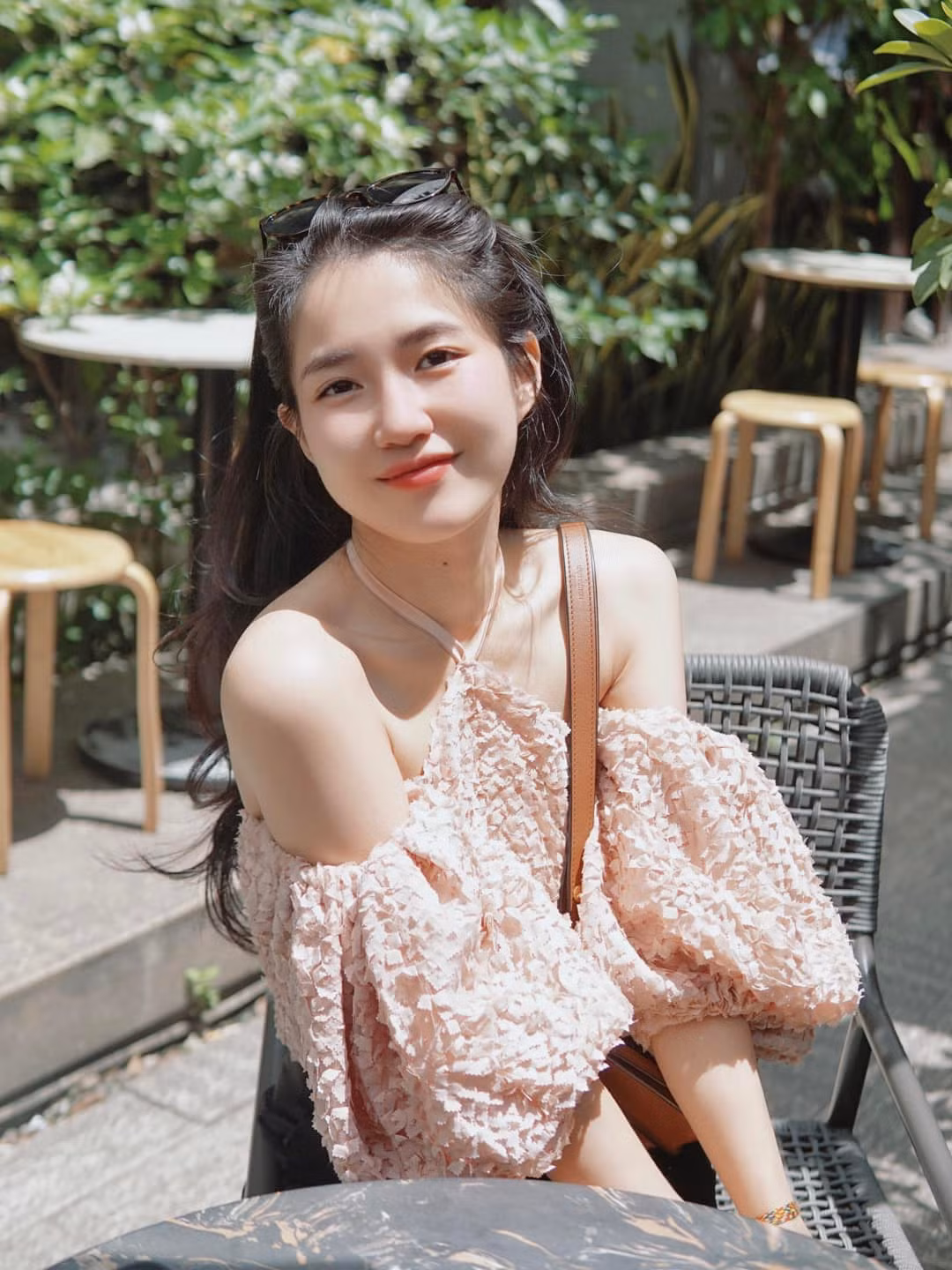 Trên MXH, Kiều Trinh Xíu thường đăng tải những hình ảnh mang phong cách nhẹ nhàng, lung linh như công chúa. Ảnh: Tổng hợp