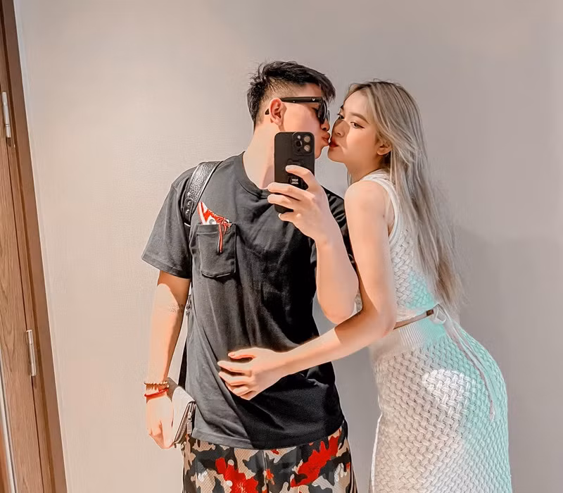 Vo trung ve U23 Viet Nam xinh nhu hot girl, chuan gai 1 con