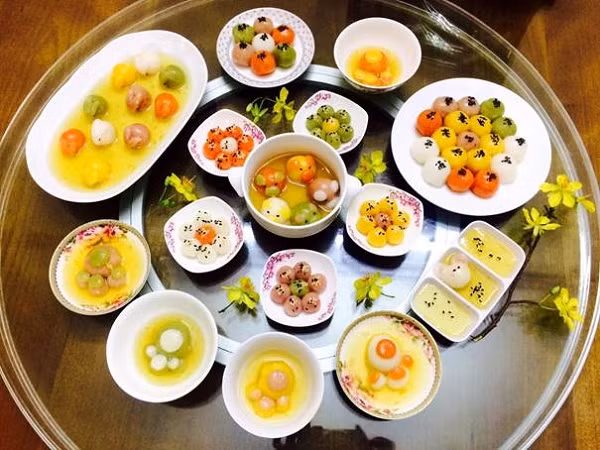 Ngày 3/3 Âm lịch hàng năm còn được gọi là ngày Tết Hàn thực. Trong ngày này, các gia đình người Việt sẽ cùng nhau làm bánh trôi, bánh chay truyền thống để dâng cúng tổ tiên.