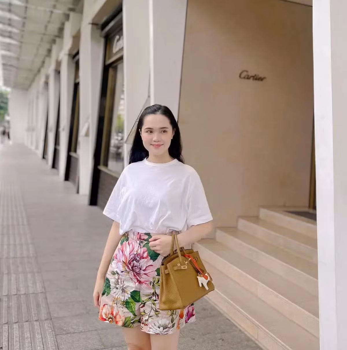 "Trời ơi mình đã tự dặn lòng là không muốn mua đâu nhưng rồi… Mình không thể biết được là tại sao hãng cứ ra mẫu mới để mình phải mua thế này?", nàng WAG chia sẻ.