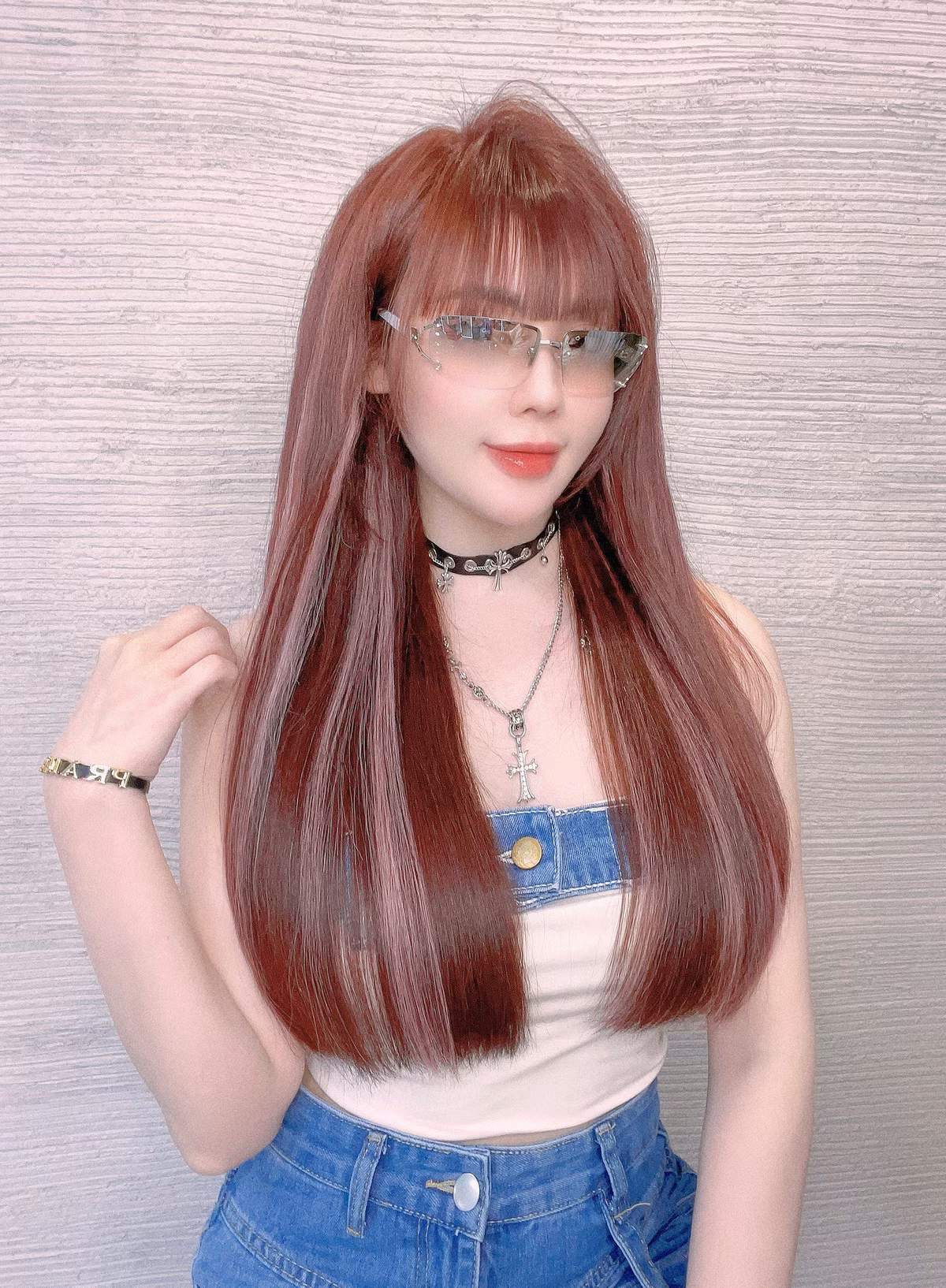 Người đẹp sinh năm 1994 "biến hình" như thể hot girl chất chơi khiến học sinh cũng phải trầm trồ.