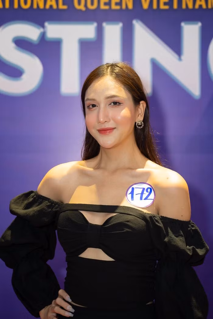 Ngoài Mym Trần, Hoàng Học cũng là hot girl chuyển giới nổi tiếng MXH. Cô từng tham gia Hoa hậu Chuyển giới Việt Nam 2022, tuy nhiên đi nửa chặng đường thì cô nàng xin rút khỏi cuộc thi.
