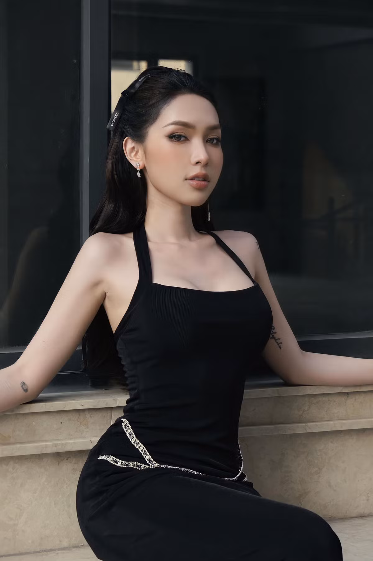 Thân hình nuột nà của Mym Trần được đánh giá là chuẩn hơn "con gái xịn".