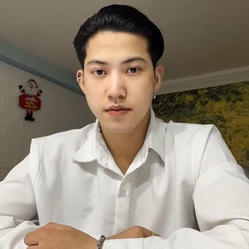 Tưởng rằng sau khi bị cả cộng đồng mạng lên án thì anh chàng sẽ im hơi lặng tiếng nhưng không ngờ nam TikToker này vẫn không màng chỉ trích mà vẫn lên video.
