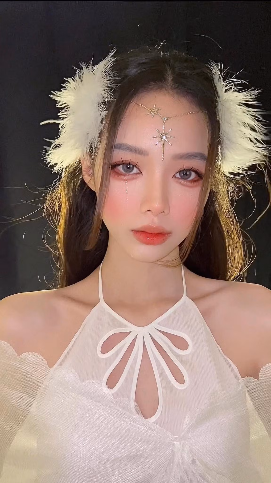 Nhờ chiếc mũi ưng ý, cô bạn cũng trở nên tự tin, nguồn năng lượng toát ra từ những bức ảnh cũng khiến cho người xem cảm thấy yêu thích và mê đắm hơn.
