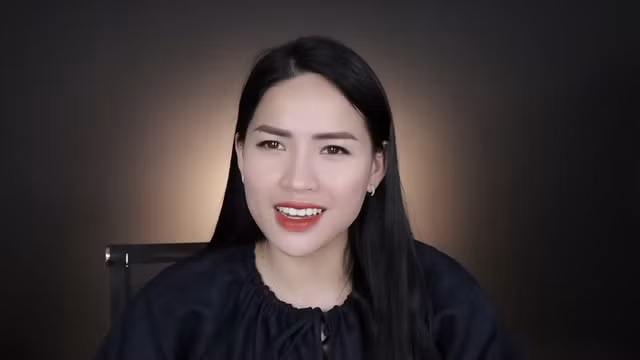Theo những gì netizen tìm lại, phần lớn clip review của Võ Hà Linh được cho là chê vô lý, nội dung khen - chê trước sau bất nhất.