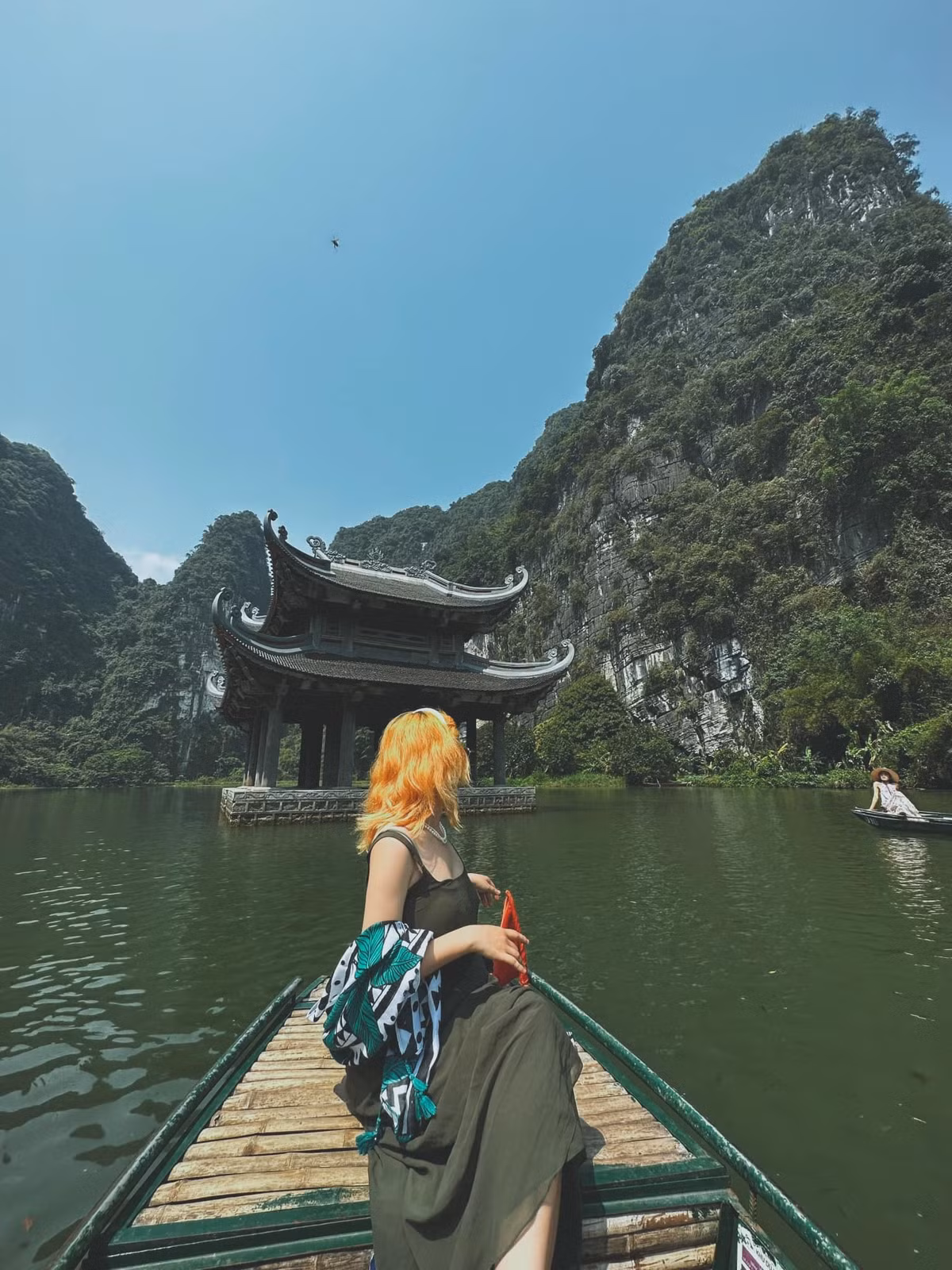 Mỗi điểm đến ở Ninh Bình đều sở hữu cảnh sắc thiên nhiên cực đẹp và nên thơ, dù đứng ở chỗ nào cũng đủ cho ra lò loạt hình ảnh sống ảo. Ảnh: Cừu Bé