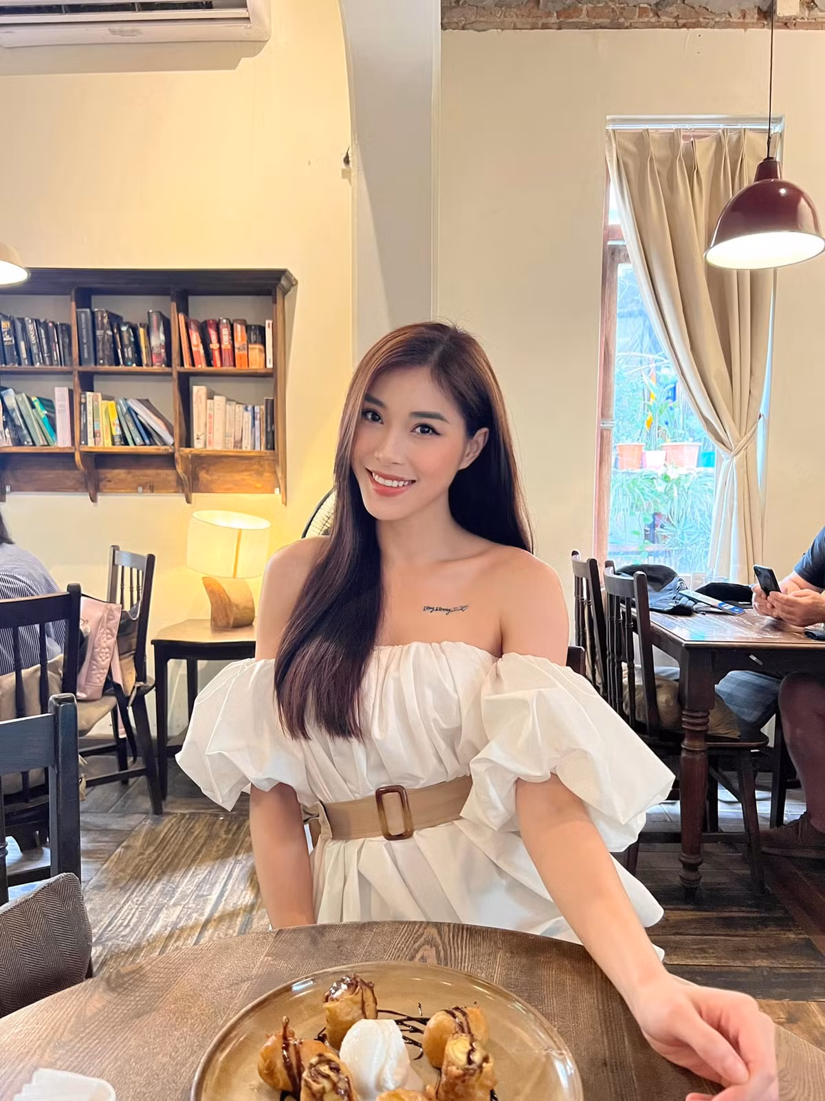 Hiện tại, người đẹp sinh năm 2002 đang thử sức với vai trò người dẫn chương trình. Cô làm việc tại VTVCab, dẫn các chương trình thể thao.