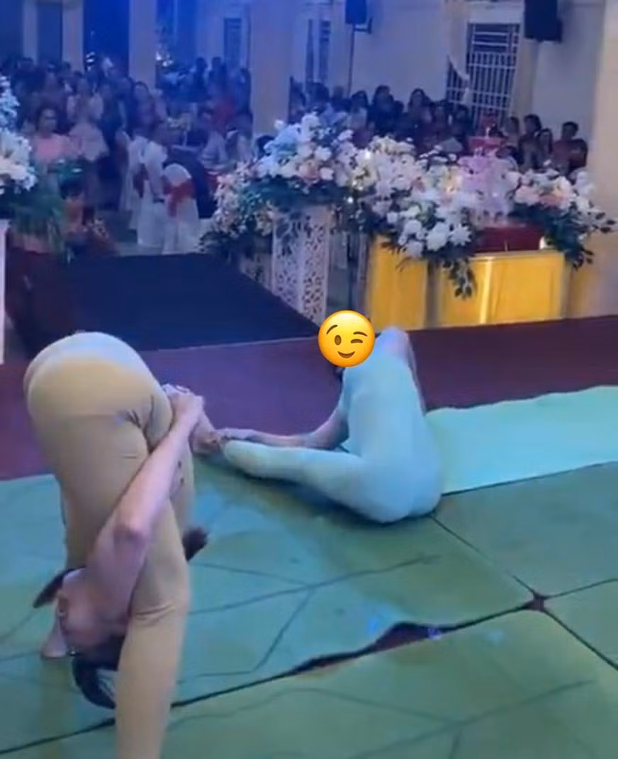 Chia sẻ đoạn clip ghi lại cảnh này, chủ nhân chia sẻ: "Yoga đám cưới. Một nhóm 3 người mạnh dạn biểu diễn những động tác yoga cực khó để chúc mừng ngày vui cho tân lang, tân nương... Chuyến lưu diễn thành công tốt đẹp, chúc đám cưới hạnh phúc".