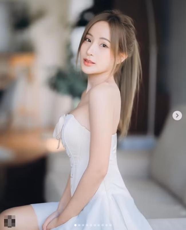 Sau khi tháo niềng, hiện tại người đẹp xứ Chùa Vàng đã hoàn toàn "lột xác" về ngoại hình, đặc biệt là nụ cười của cô khiến người đối diện "rụng rời chân tay".