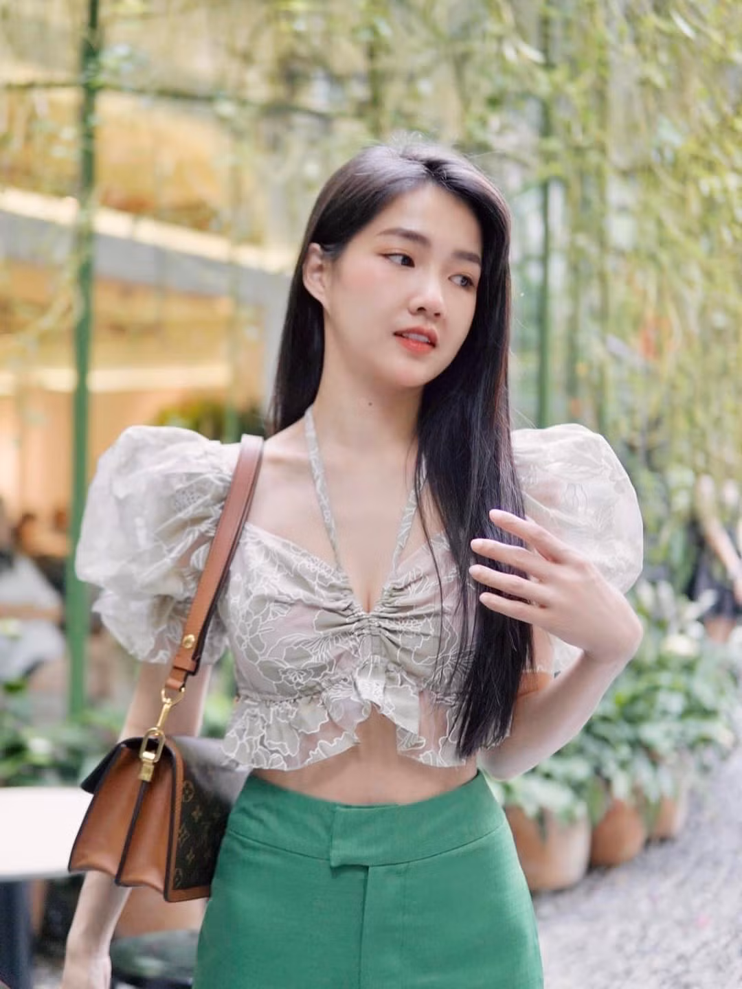 Ngay sau đó người tố Kiều Trinh lại tung thêm bằng chứng là đoạn tin nhắn giữa Kiều Trinh Xíu với những người được cho là chủ nợ. Qua nội dung chia sẻ cho thấy cách nói chuyện của cô khá xấc xược, thậm chí còn chửi bới chủ nợ.