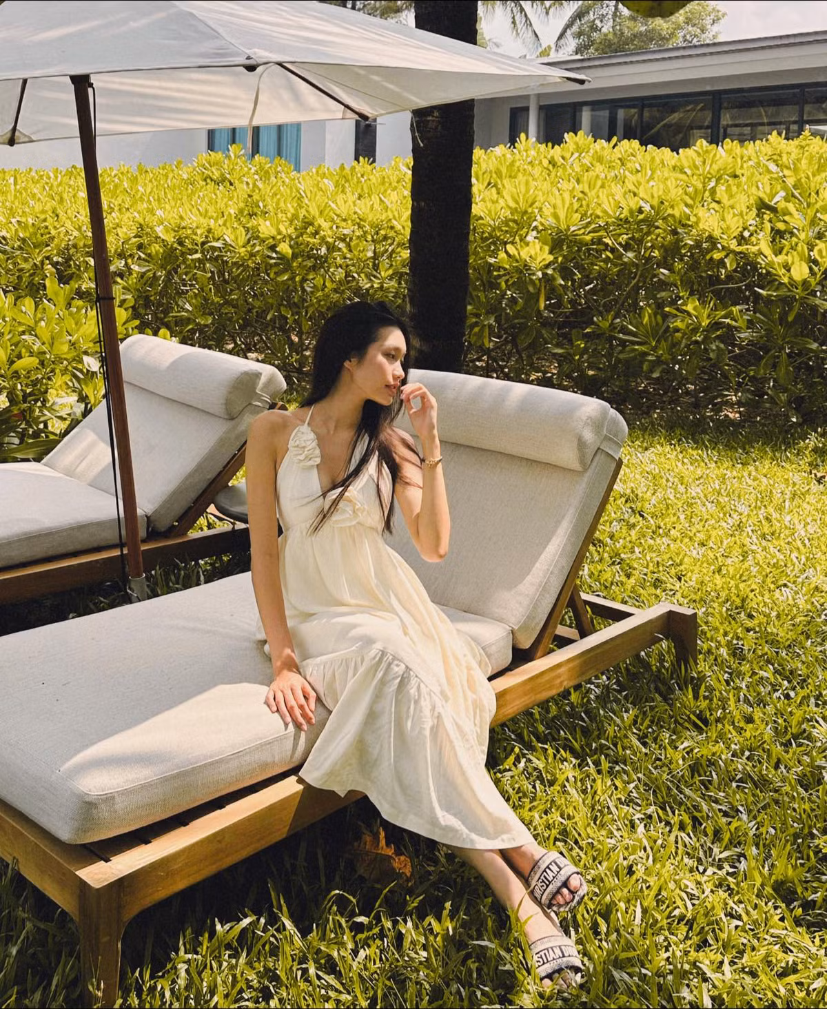 Trong chuyến này, Văn Hậu là người đồng hành, cũng là "phó nháy" chất lượng giúp Doãn Hải My có những bức ảnh sống ảo thật đẹp.