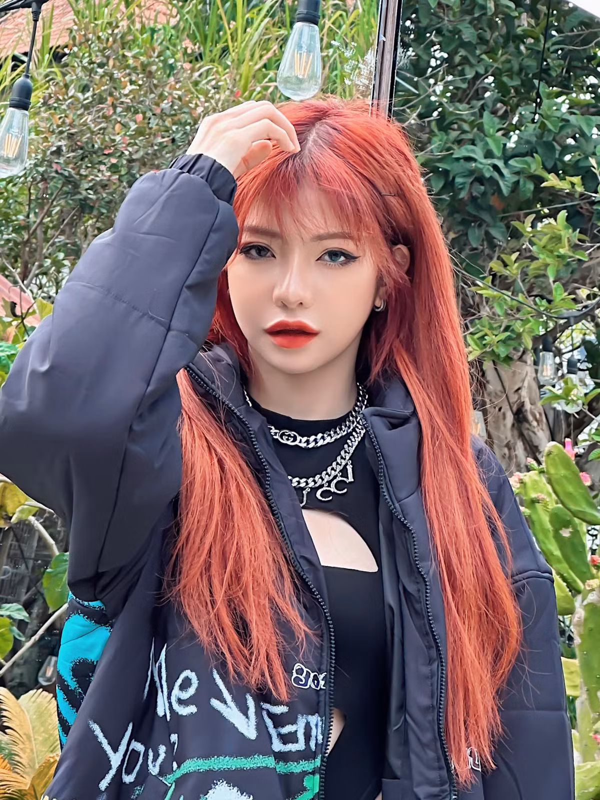 Cô được ví là " Lisa Việt Nam" khi từng show khoảnh khắc có ngoại hình, thần thái giống hệt nữ ca sĩ thần tượng nổi tiếng.