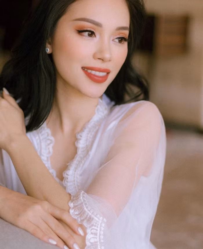 Chia sẻ hình ảnh Phillip Nguyễn đăng tải thêm trạng thái, khẳng định tình yêu của anh dành cho nửa kia của mình: "Yêu vợ vô điều kiện".
