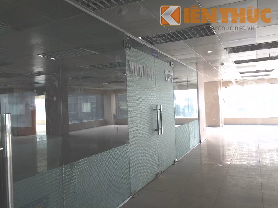 Theo một nhân viên vệ sinh của tòa nhà 29T1 - Trung Hòa Nhân Chính, công ty Liên kết Việt đã chuyển đến địa điểm này từ khoảng giữa năm 2014. Trước đây, công ty này nằm ở một căn chung cư tầng 19 trong tòa nhà nhưng chật hẹp hơn. Tuy nhiên, vào thời điểm trước Tết 2016, công ty bất ngờ chuyển khỏi đây mà không rõ lý do.