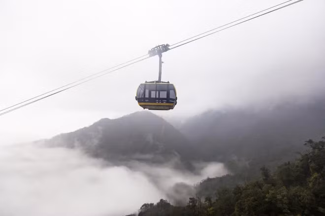 Vé cáp treo Fansipan có giá trị hai chiều lên và xuống, chỉ có giá trị sử dụng trong ngày.