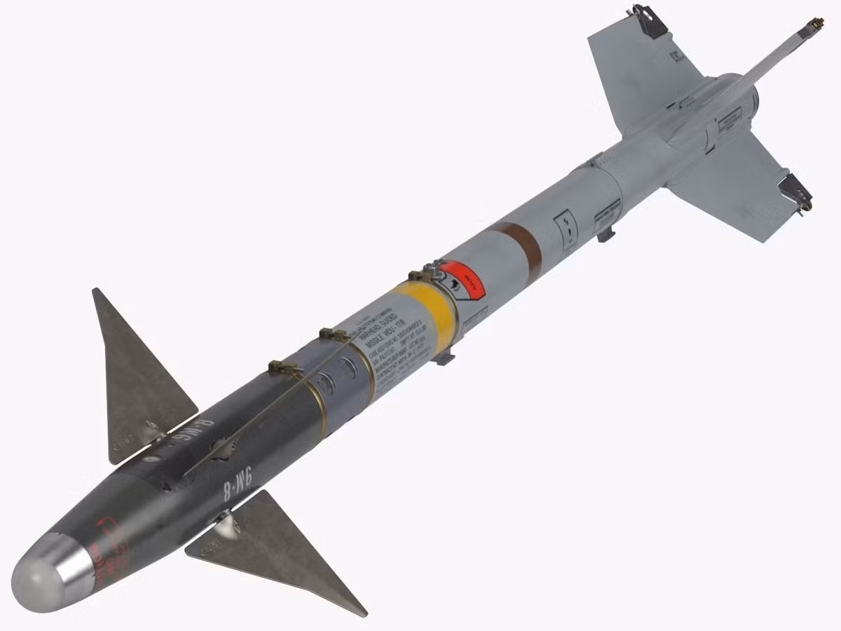 Sau đó 2 năm, phiên bản cải tiến K-13A (AA-2A) được triển khai cho các tiêm kích nước này.