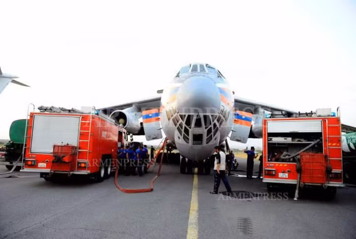 “Theo dữ liệu có được, kể từ giữa tháng 7, các máy bay quân sự của Nga đã thực hiện một số lượng lớn chuyến bay bí ẩn đến Armenia, chuyển khoảng 400 tấn hàng hóa quân sự tới đây".