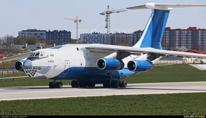 Căn cứ một số thông tin chưa xác nhận, quân đội Azerbaijan nhận được vũ khí này miễn phí, mục đích giúp Israel kiểm tra khả năng chống lại hệ thống phòng không S-300, và có thể cả S-400 nếu Yerevan yêu cầu nhận được tổ hợp này từ Nga.